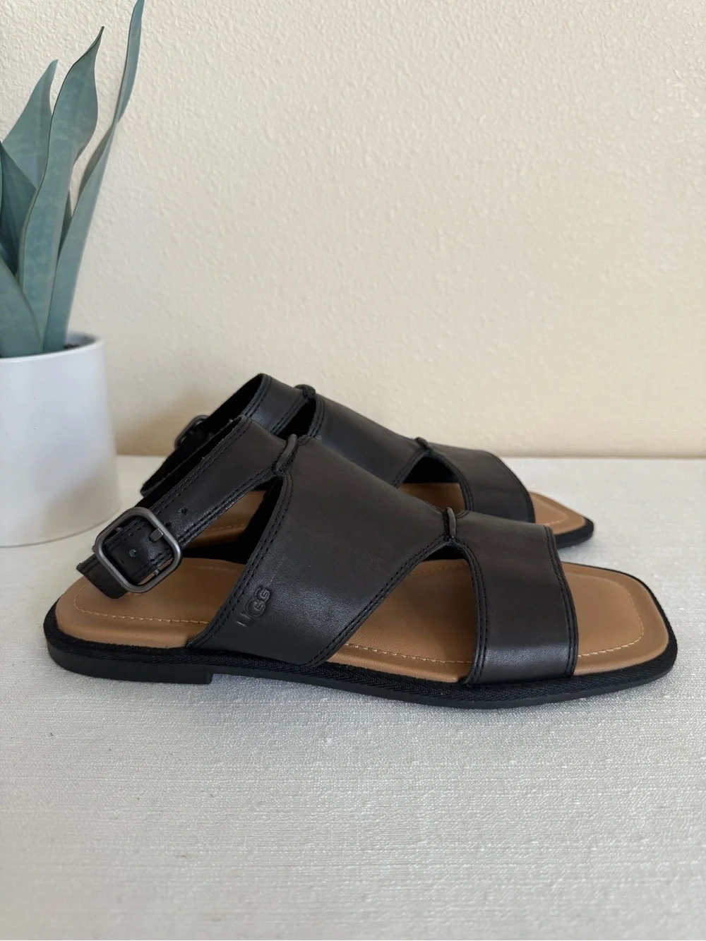 New UGG Women's Black Leather Comfort Sandals